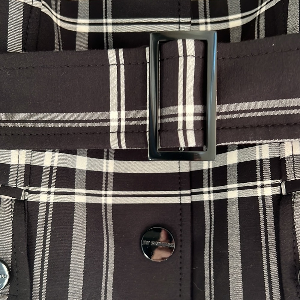 Jones New York stretch raincoat short trench. B&W plaid. - Picture 5 of 9